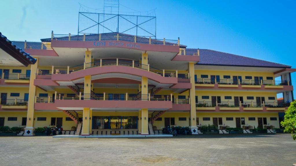 Uni Beach Hotel Pangandaran Exterior foto